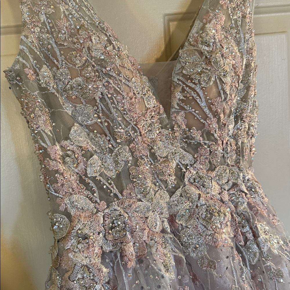 MAC DUGGAL
Silver Floral Embroidered Illusion V-Neck Gown - Picture 6 of 12